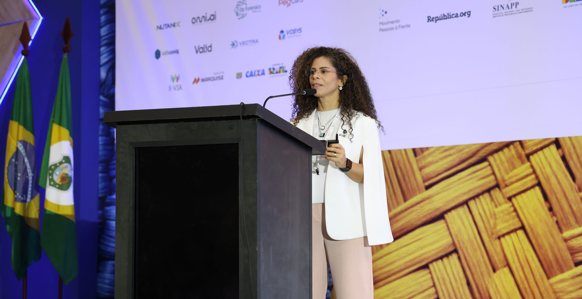 Palestrante Luanna Roncaratti no XV Congresso Consad